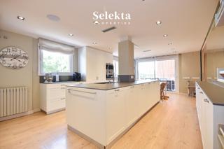 Miete Etagenwohnung  Carrer dalmases. Piso de lujo reformado con terraza, piscina en sant gervasi  la