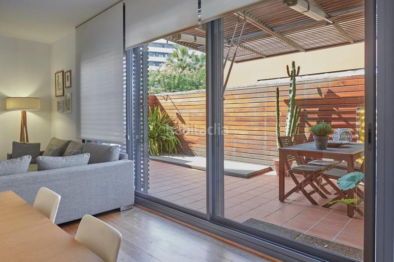 Foto e1f0151e-dc94-41f2-a888-95784f15c953. Lloguer planta baixa amb calefacció piscina a Provençals del Poblenou Barcelona