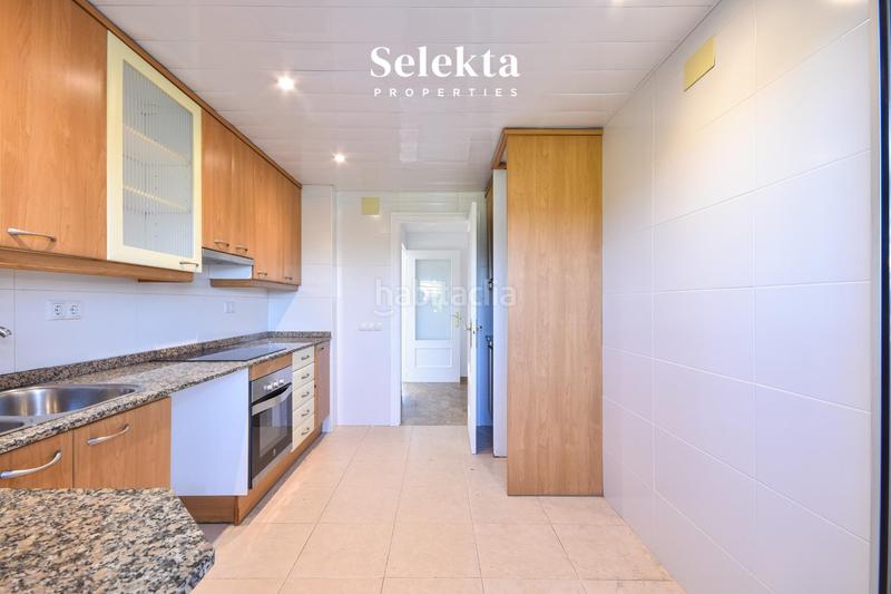 Foto 6c0885a6-bb16-443e-ab4f-0514f5526771. Attico con parcheggio piscina in Gava Mar Gavà