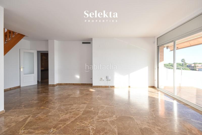 Foto ae3bc316-3122-4ba8-941e-155fff8f3aa1. Attico con parcheggio piscina in Gava Mar Gavà