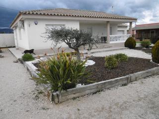Chalet in Jess - Els Reguers. En venta dos chalets en la misma parcela, uno de ellos esta dado