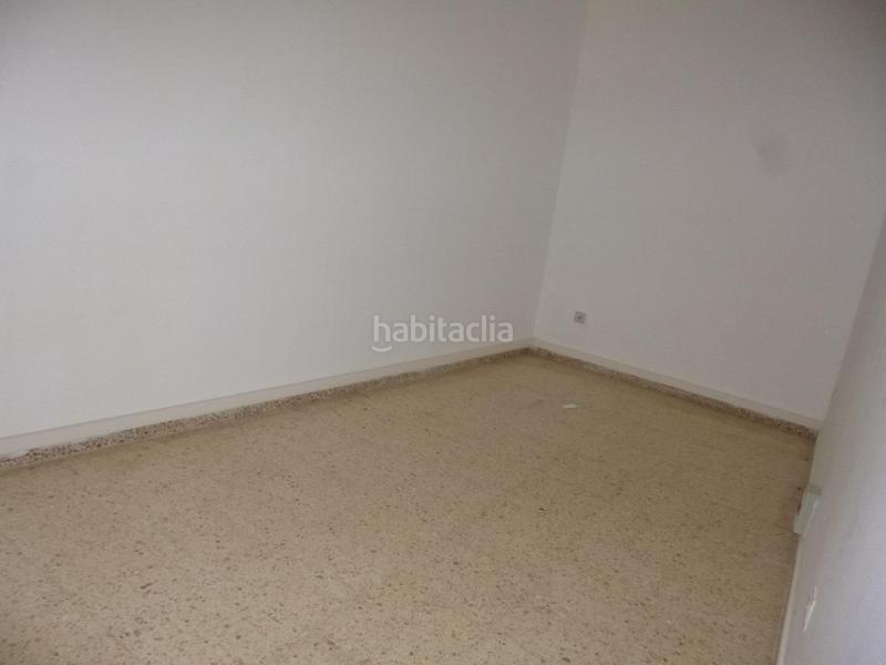 Foto 07cf3e30-5e3c-463a-838d-0d2b2a32dc56. Lloguer local comercial a Ferreries Tortosa