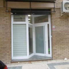 Rent Business premise in Temple. Excelente local, adaptado para la actividad de peluquería, estét