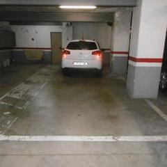 Aparcament cotxe a Temple. Parking en el temple para 2 cotxes y 2 motos