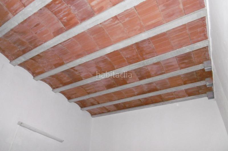 Foto 5d38aab2-abdd-4e98-8385-099aa75f09e0. Lloguer local comercial a Centre Tortosa