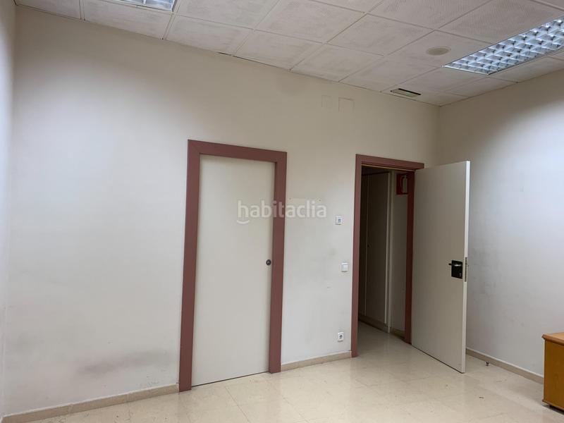 Foto 5133ddd6-9b01-4a3e-b987-a5dacc57971b. Alquiler local comercial local seminuevo en alquiler ideal para consultas zona Temple en Tortosa