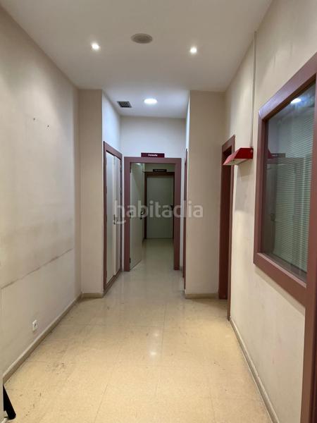 Foto 990e3952-4a00-4c4d-944d-bdb0c8bb2f48. Alquiler local comercial local seminuevo en alquiler ideal para consultas zona Temple en Tortosa