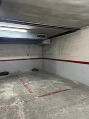 Aparcament cotxe a Centre. Garaje en centro de tortosa  para vehículo pequeño.