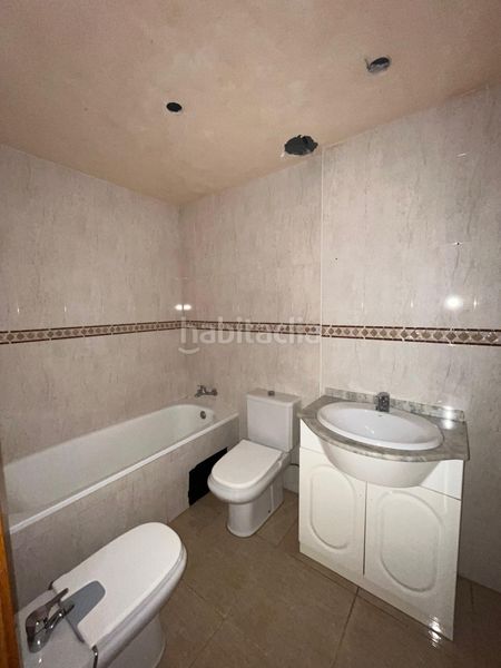 Foto 89ab09b6-8a6b-44b5-9276-c10df750d043. Planta baja piso y parquing en venta zona remolins en Tortosa