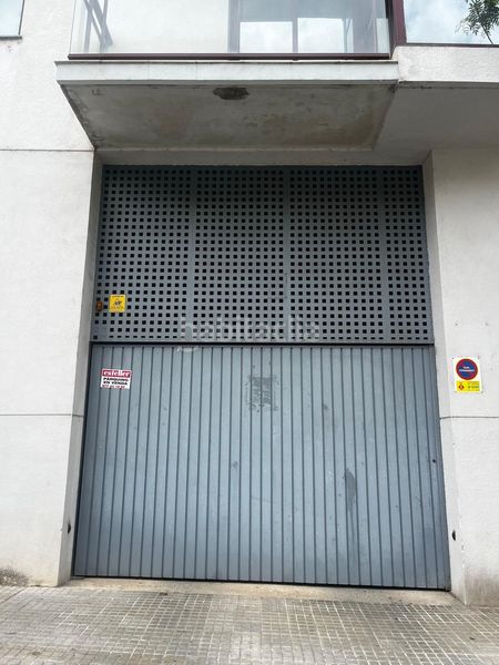 Foto ae97f1a4-bfec-48f5-bcf5-01392f16a9b6. Aparcament cotxe a Centre Tortosa