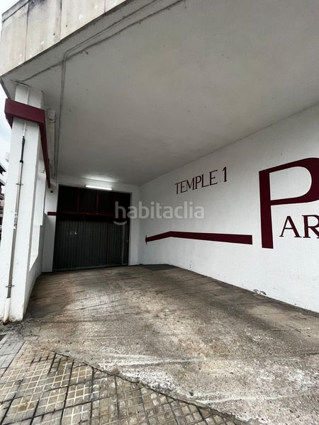 Foto f5ff03c3-69e6-49b1-9286-5885a482dcb2. Aparcament cotxe a Temple Tortosa