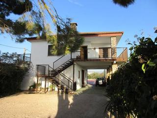 Chalet in Aldea (L). Chalet en venta de dos plantas, con piscina y tres almacenes.