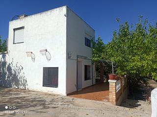 Chalet in Urbanitzacions. Chalet en tortosa partida sant bernab