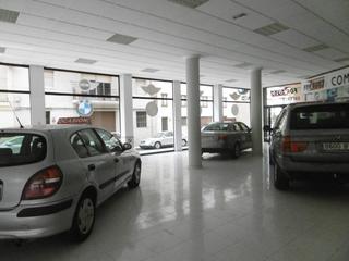 Lloguer Local Comercial a Sant Llatzer. Local comercial de 440m2 muy  céntrico