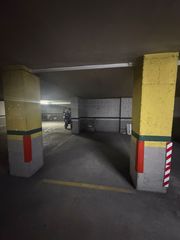 Car parking in Avinguda del Doctor Fleming 37