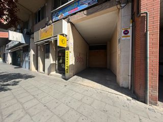 Parking voiture à Carrer lluís companys 21
