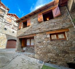 Maison  Carrer nria. Casa d'estil rstic a tregur