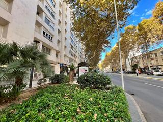 Oficina en Casco Antiguo. Local comercial en entresuelo en milla de oro