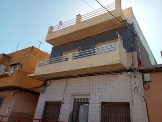 House in Santa Lucía. Casa de dos plantas en santa lucia