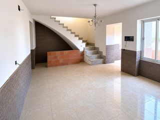 Casa adossada  Calle cureta. Adosado de cuatro dormitorios en coy