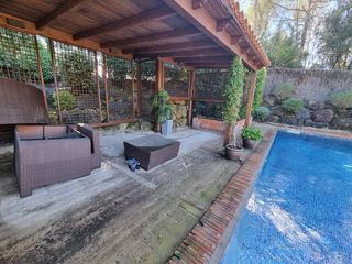 Casa  Lloc golf girona. Espectacular casa situada en zona tranquil.la, prop de la natura