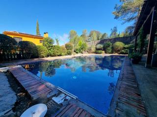Casa  Lloc golf girona. Espectacular casa situada en zona tranquil.la, prop de la natura