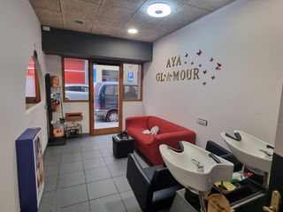 Locale commerciale in Carrer saragossa 13a. Local amb tots els serveis a prop, ben situat .