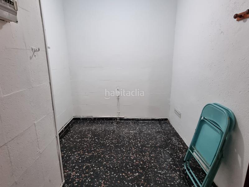 Foto b4eae278-be2b-408a-a5e3-d2a2f1e4ce7e. Location local commercial dans carrer pere compte 1 dans Girona