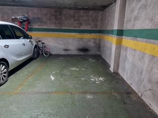 Miete Autoparkplatz in Carrer de santa eugènia 52. Pkng. a crta. sta eugenia prop de l'estació.