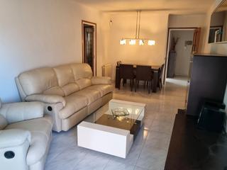 Pis a Plaa tomas baraut 3. Pis a punt d' entrar-hi a viure, en zona tranquil.la, i tots els