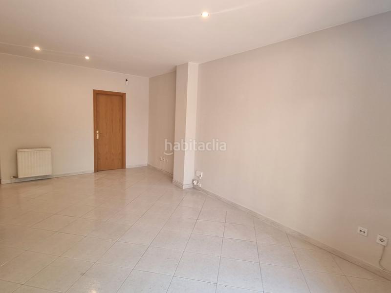 Foto 5a131273-e876-44a0-a37a-a1424af1ef0d. Flat in plaça josep irla i bosch 22 in Eixample Sud-Migdia Girona