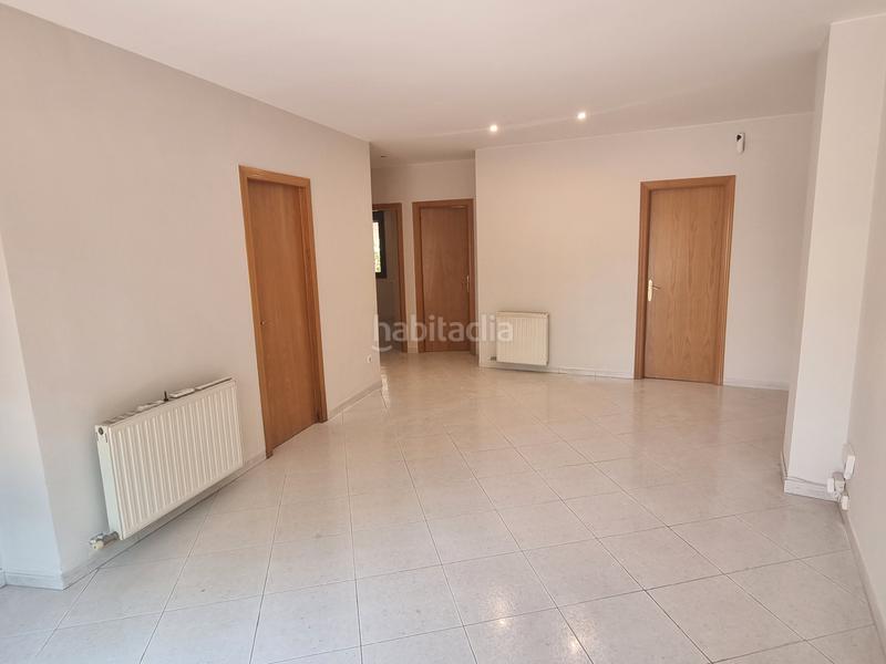 Foto b35eedc9-6604-4059-bed6-0d215eefb5e6. Flat in plaça josep irla i bosch 22 in Eixample Sud-Migdia Girona