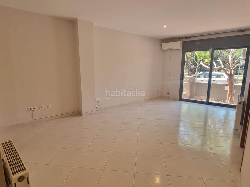 Foto b4f083b6-a764-4ab2-93e3-3bead32332a4. Flat in plaça josep irla i bosch 22 in Eixample Sud-Migdia Girona