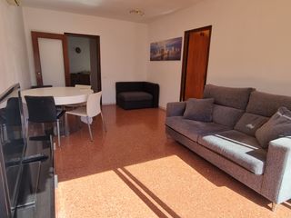 Pis a Carrer de pau casals 14. Pis situat en zona molt tranquil.la i amb tots els serveis a pro