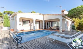 Casa en Carrer de la corunya 24. Villa située à mas fumats avec piscine et 4 chambres