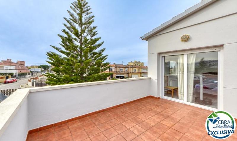 Foto 20a095d8-c58f-4a28-8b6b-55fab18b83cc. Casa a carrer del cadí 13 a Nord Roses