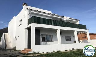 Haus in Carrer baix llobregat 4. Maison rénovée à mas busca roses