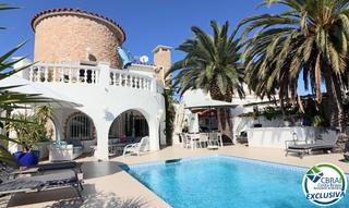 Casa a Carrer norfeu 32. Grande maison avec piscine et amarrage de 12m