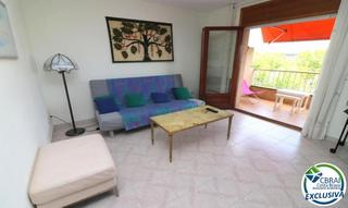 Pis a Carrer poblat típic 7. Appartement spacieux et lumineux au cœur d'empuriabrava
