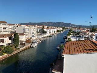 Pis a Carrer de la marinada 21. Appartement vue canal à empuriabrava