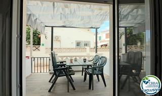 Casa adossada a Carrer sant maurici 284. **maison à vendre à empuriabrava - sant maurici**