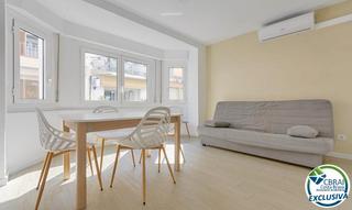 Piso en Avinguda de rhode 129. A seulement 30m de la plage et avec une licence touristique