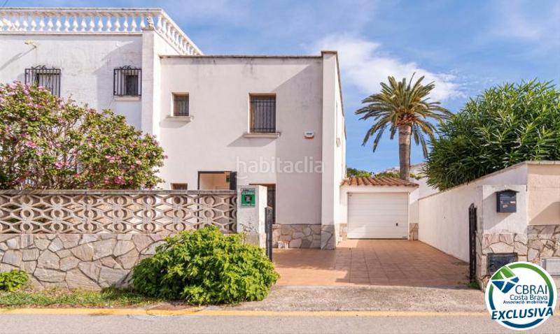 Foto 07bcad0d-465f-45c3-9d94-2f517d210995. Casa adosada en carrer Montgrí 30 pour les amoureux d' en Empuriabrava