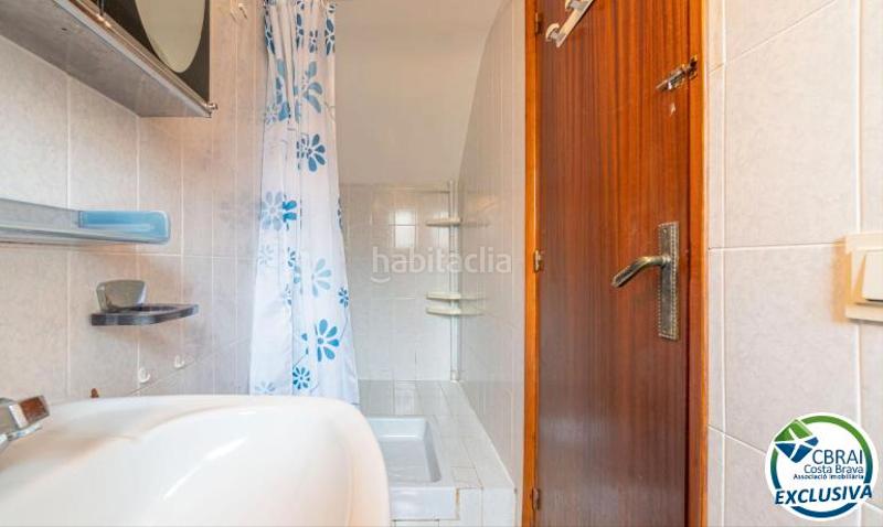 Foto 08377abb-cb09-4235-933e-f1e89988a9dc. Casa adosada en carrer Montgrí 30 pour les amoureux d' en Empuriabrava