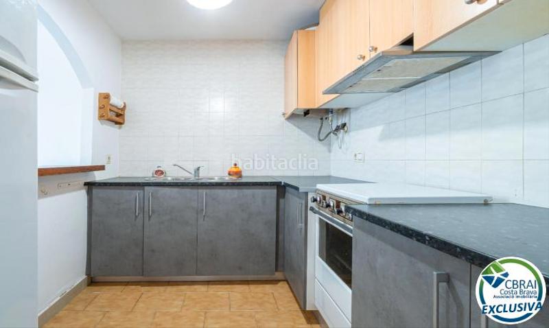 Foto 0b7f9ff3-34c9-4e88-a0fe-716d5feb80b5. Casa adosada en carrer Montgrí 30 pour les amoureux d' en Empuriabrava