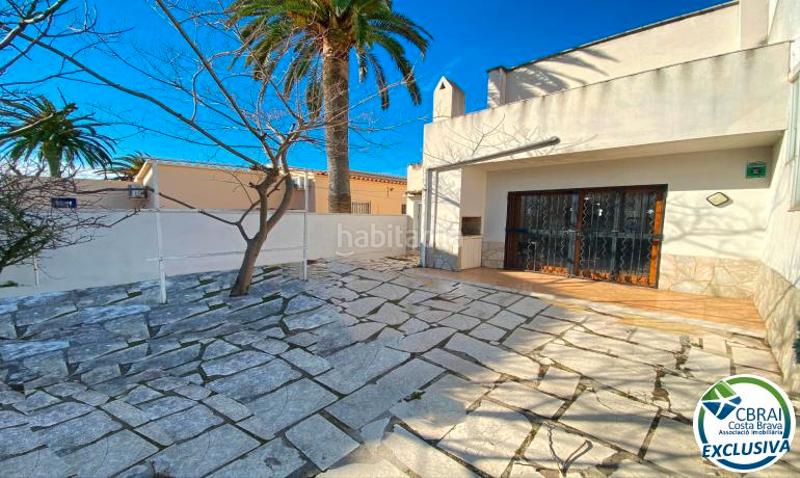 Foto 68d2c75b-c535-4cc6-bd5f-a96b69218b74. Casa adosada en carrer Montgrí 30 pour les amoureux d' en Empuriabrava