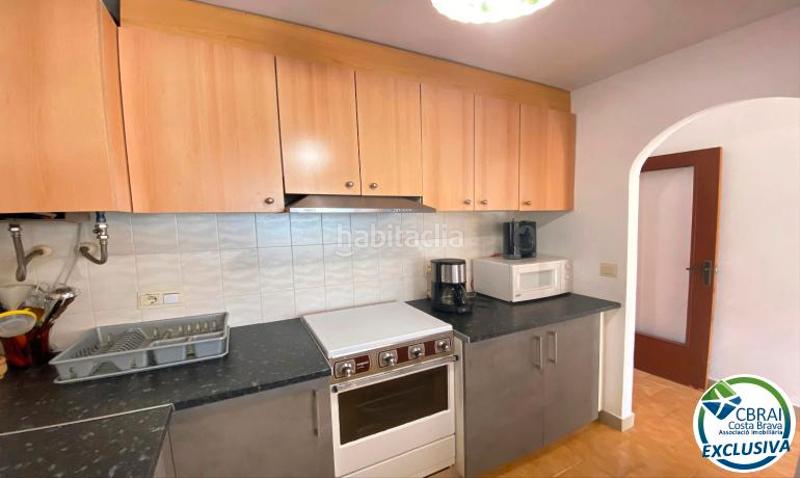 Foto b8be5a95-8392-4e2d-8fe5-2f77836819ec. Casa adosada en carrer Montgrí 30 pour les amoureux d' en Empuriabrava