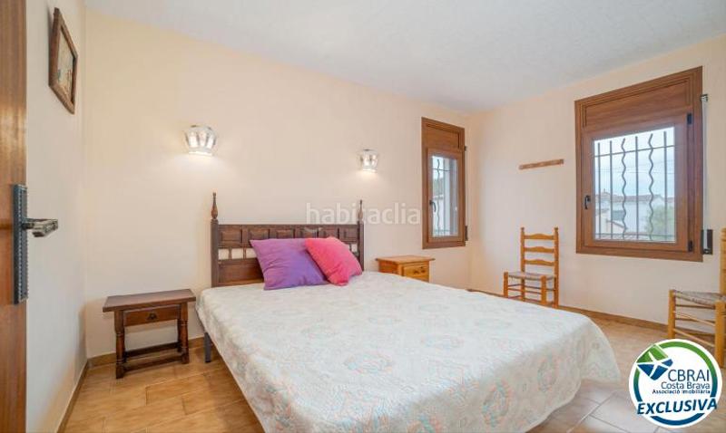 Foto d393efd6-22b2-45e8-916d-70cc1f229cc6. Casa adosada en carrer Montgrí 30 pour les amoureux d' en Empuriabrava