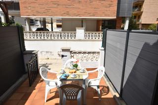 Casa adossada a Carrer de la punta del nord 12. Jolie maison adossée a 250 mètres de la plage de santa margarita
