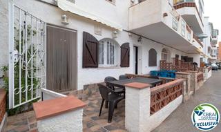 Etagenwohnung  Carrer poblat tpic-plaa esglsia. Apartamento de dos dormitorios y aparcamiento privado y licencia